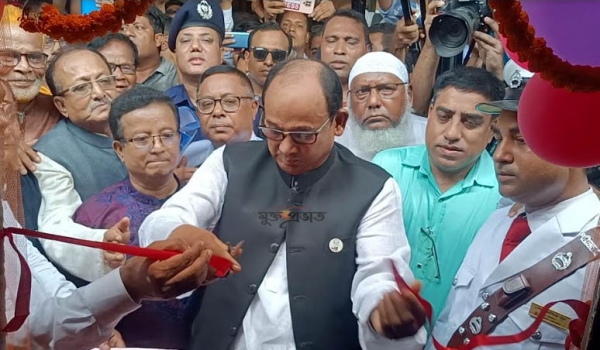 চাঁপাই থেকে শুরু হলো আমের ট্রেন 