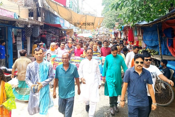 প্রধানমন্ত্রীকে হত্যার হুমকির প্রতিবাদে উল্লাপাড়ায় মিছিল সমাবেশ