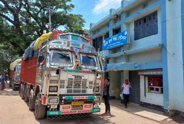 ভারতে নির্বাচনের পর হিলি স্থলবন্দর দিয়ে আমদানি রপ্তানি শুরু 