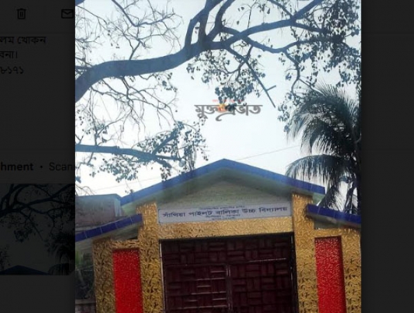 সাঁথিয়া বালিকা বিদ্যালয়ের প্রবেশপথে  মন্দির নির্মাণচেষ্টায় জনমনে অসন্তোষ