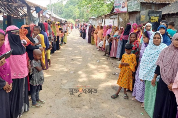 সিংড়ায় আ’লীগ নেতাকর্মীদের ওপর চেয়ারম্যানের হামলা, বিচার দাবিতে মানববন্ধন
