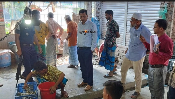হাতিয়ায় অনুমোদনহীন পণ্য বিক্রি তিন ব্যবসায়ীকে এক লাখ ৩০ হাজার টাকা জরিমানা