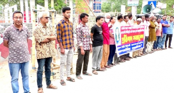 নেত্রকোনায় স্কুলছাত্রী মুক্তিকে নৃশংস হত্যার প্রতিবাদে নওগাঁয় প্রতিবাদ সমাবেশ 