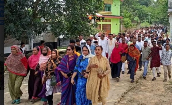 প্রধানমন্ত্রীকে হত‍্যার হুমকির প্রতিবাদে নওগাঁর বদলগাছীতে বিক্ষোভ সমাবেশ অনুষ্ঠিত