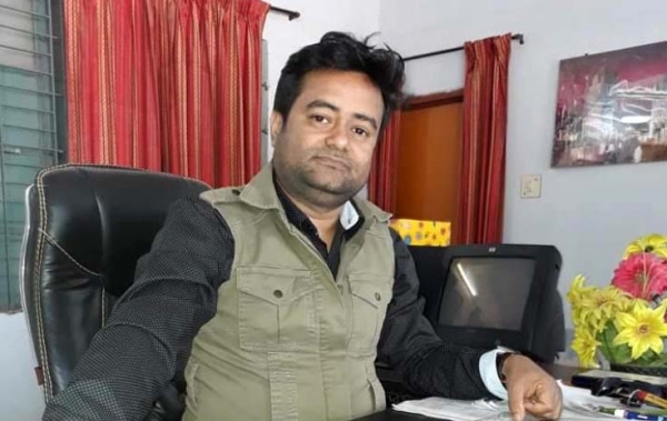 অফিসকক্ষেই অনৈতিক কাজে লিপ্ত হতেন প্রধান শিক্ষক ও শিক্ষিকা! আপত্তিকর ভিডিও ফাঁস