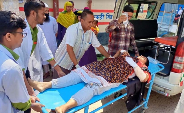 স্কুল শিক্ষিকা স্ত্রীকে ছুরিকাঘাত করে সাবেক স্বামীর আত্মসমর্পন