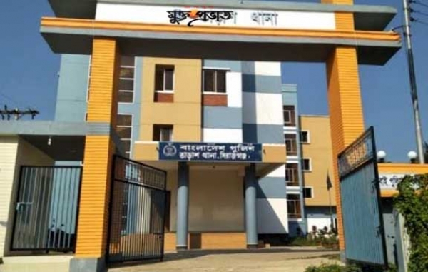 মাকে নির্যাতন করায় বাবাকে ছুরিকাঘাতে হত্যা