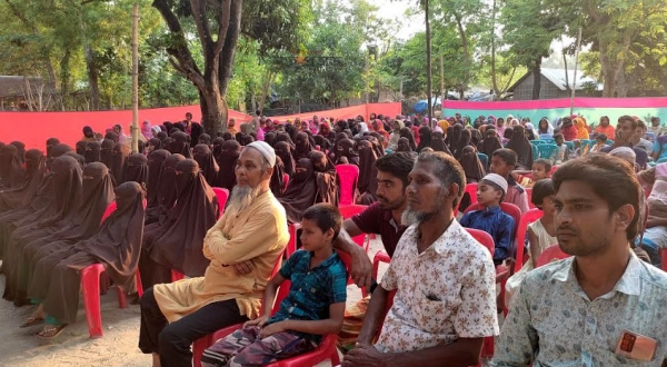  শিবগঞ্জে ১৩বছর বয়সী মহিলা হাফেজাকে দশভাইয়া ফাউন্ডেশনের পক্ষ থেকে সংবর্ধনা 