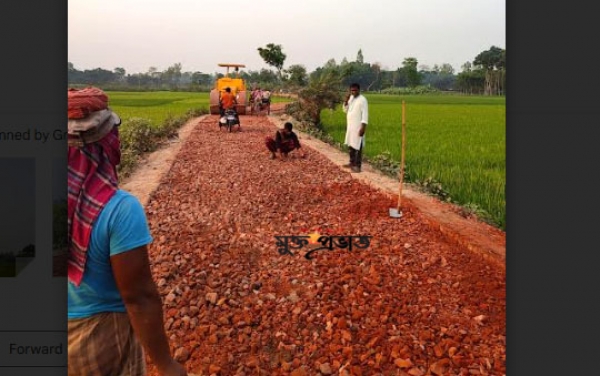 দলগাছীতে খানাখন্দে ভরা সড়কের নির্মাণ কাজে  এলাকাবাসী খুশি