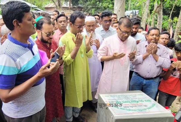 বাগাতিপাড়ায় রাস্তা পাকাকরণ কাজের উদ্বোধন 