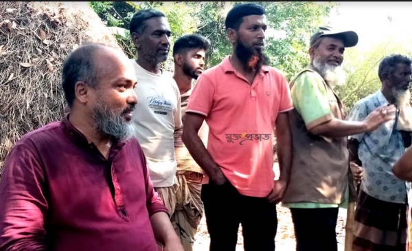 সাংবাদিক অবরুদ্ধ; উদ্ধার করলেন ইউএনও