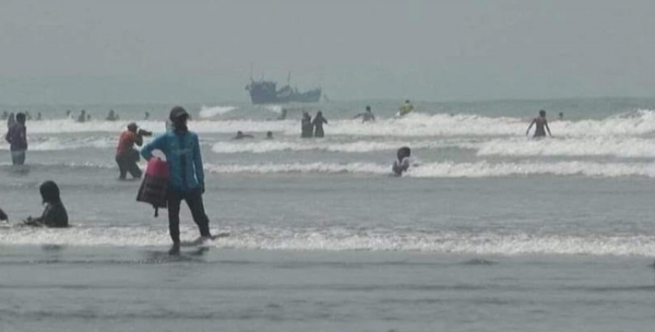 মোখায় বাড়ছে বাতাসের গতিবেগ