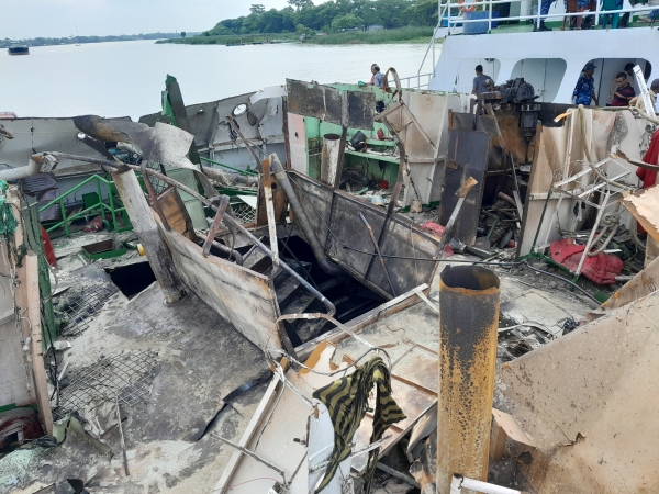 উদ্ধার কাজ বন্ধ রেখে তেল অপসারণ, তদন্ত কমিটি গঠন