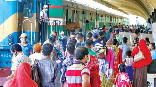 ঈদের ছুটিতে ঢাকা ছাড়ছে মানুষ