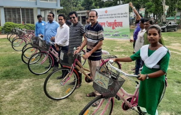  ক্ষুদ্র নৃ-গোষ্ঠীর শিক্ষার্থীদের মাঝে বাই-সাইকেল ও শিক্ষা উপকরণ বিতরণ
