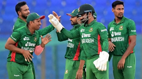 লিটন-রনিতে পাওয়ারপ্লেতে নতুন রেকর্ড