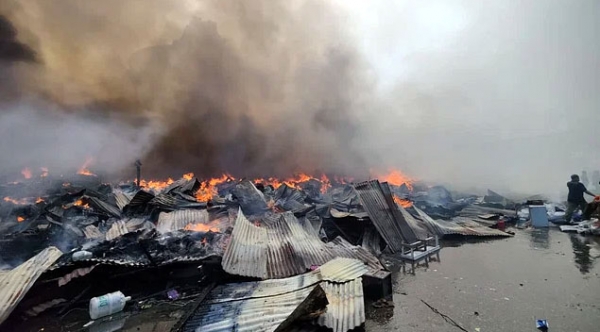 ঢাবি হলের পুকুর থেকে পানি নিচ্ছে ফায়ার সার্ভিস