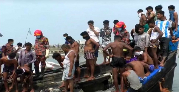 কক্সবাজারে ট্রলার থেকে অর্ধগলিত ১০ লাশ উদ্ধার