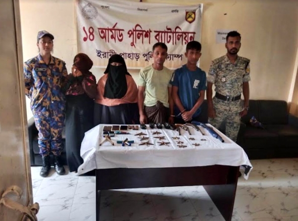 রোহিঙ্গা ক্যাম্প থেকে গোলাবারুদসহ চার সন্ত্রাসী গ্রেপ্তার
