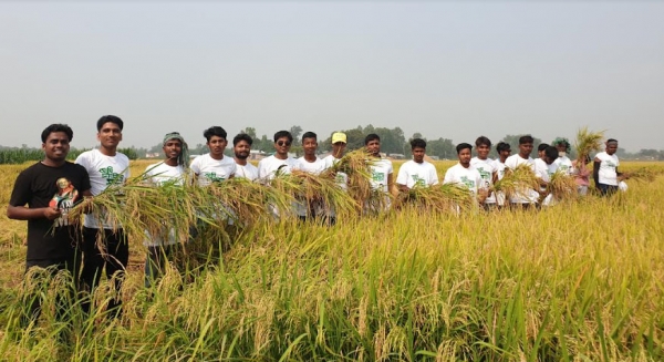 ছাত্রলীগের প্রতি কৃতজ্ঞা প্রকাশ কৃষকের