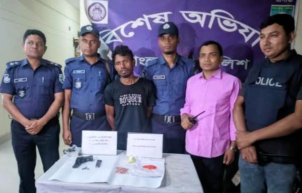 হাতীবান্ধায় বিদেশী পিস্তল ও মাদকসহ গ্রেপ্তার ১