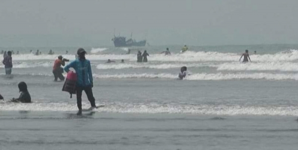 ঘূর্ণিঝড় মোখার প্রভাব এখানো প্রড়েনি কক্সবাজারে