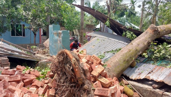 কালবৈশাখীর তাণ্ডবে ব্যাপক ক্ষতি, পাঁচজনের মৃত্যু