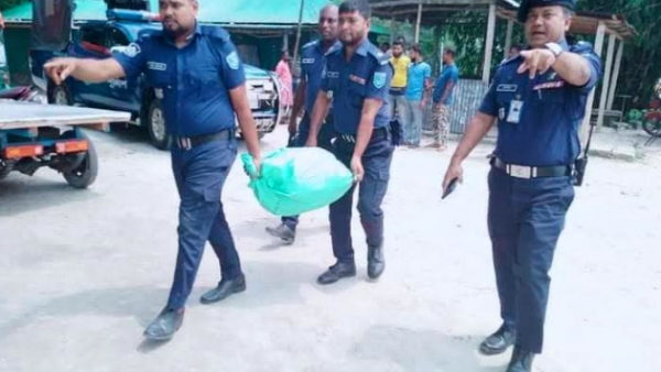 চালের বস্তায় ভরে নেওয়া হচ্ছিল ৩৮ লাখ টাকা