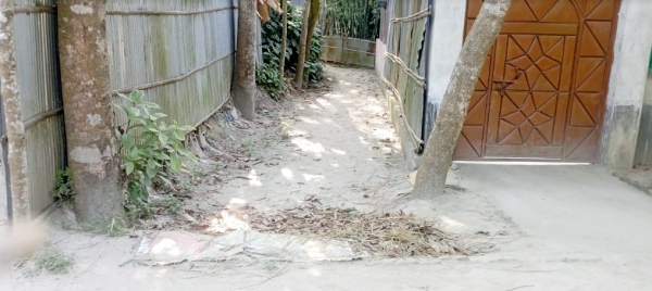 সরকারি সড়ক বন্ধ করেছেন প্রভাবশালীরা, শিক্ষা প্রতিষ্ঠানের কার্যক্রম ব্যহত