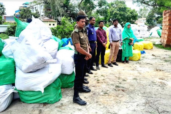 উল্লাপাড়ায় ১ কোটি টাকার অবৈধ জাল জব্দ
