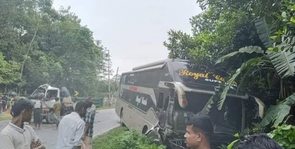 চকরিয়ায় বাস ও পিকআপ মুখোমুখি সংঘর্ষ: আহত-২