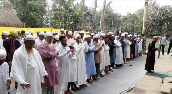 লালমনিরহাটে সৌদি আরবের সঙ্গে মিল রেখে  ঈদ উদযাপন