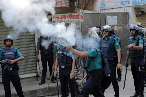 খুলনায় পুলিশের সাথে বিএনপির সংঘর্ষ
