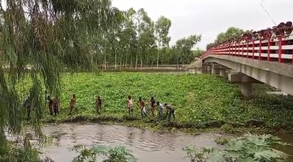 নদী পাড় হতে গিয়ে যুবক নিখোঁজ
