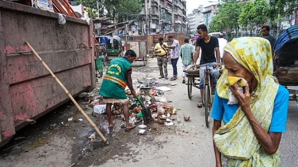 চলছে দুই সিটির বর্জ্য অপসারণ