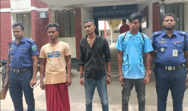 কিশোরকে বলাৎকারের পর ভিডিও ধারন করায় কিশোর গ্যাংয়ের চার সদস্য আটক