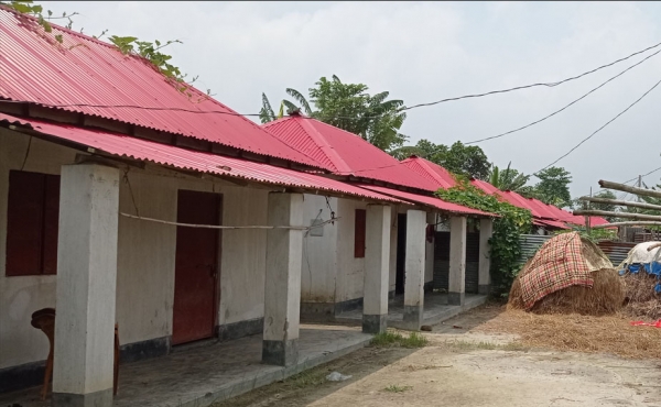 আশ্রয়ণের বাড়ী থাকলেও নেই চলাচলের রাস্তা, দূর্ভোগে বাসিন্দারা