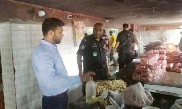 নাটোরের সিংড়ায় বিভিন্ন ফ্যাক্টরিতে ভোক্তা অধিদপ্তরের অভিযান